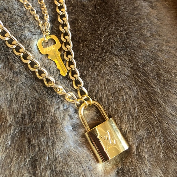 LOUIS VUITTON LOCK Necklace/Choker - Picture 2 of 8